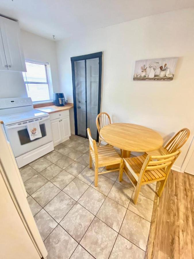 Two Fully Equipped Apartments And A Studio 5 Miles From The Beach St. Petersburg Kültér fotó