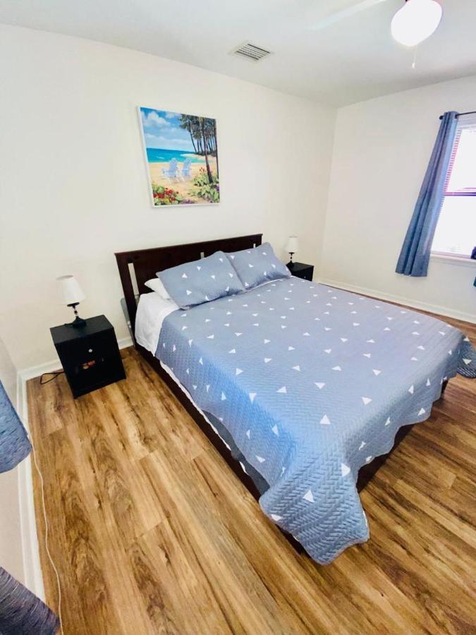 Two Fully Equipped Apartments And A Studio 5 Miles From The Beach St. Petersburg Kültér fotó