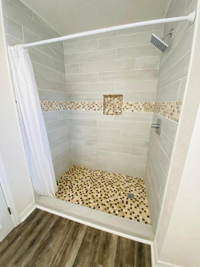 Two Fully Equipped Apartments And A Studio 5 Miles From The Beach St. Petersburg Kültér fotó