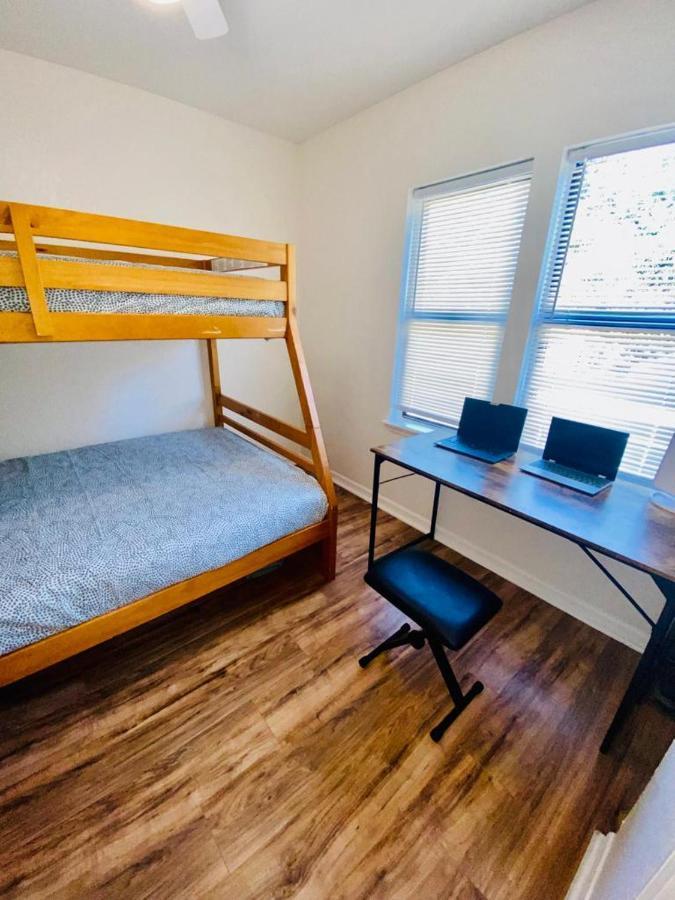 Two Fully Equipped Apartments And A Studio 5 Miles From The Beach St. Petersburg Kültér fotó