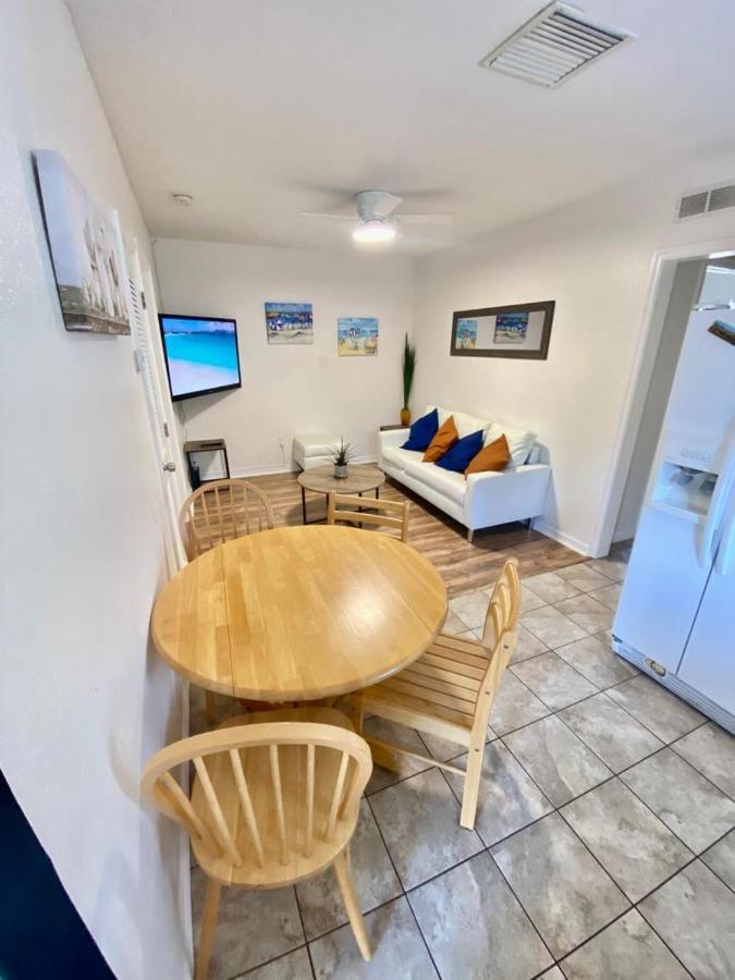 Two Fully Equipped Apartments And A Studio 5 Miles From The Beach St. Petersburg Kültér fotó