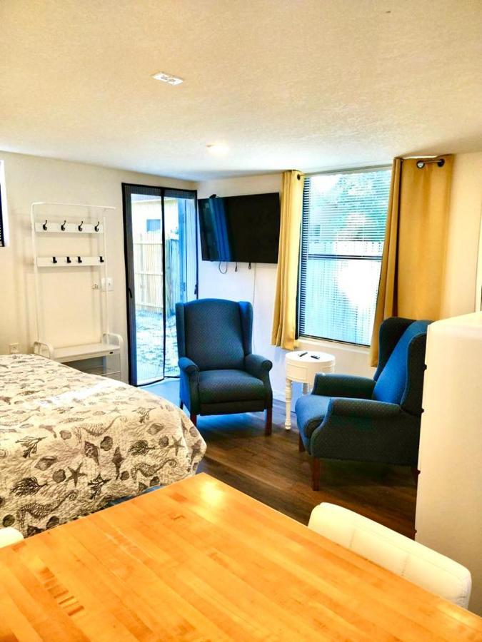 Two Fully Equipped Apartments And A Studio 5 Miles From The Beach St. Petersburg Kültér fotó