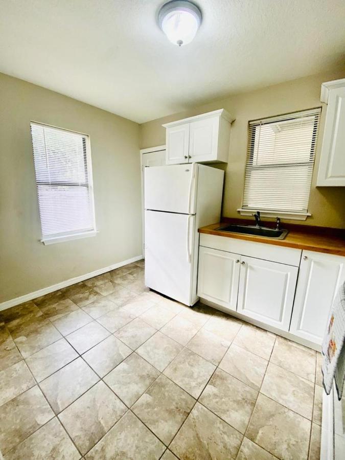 Two Fully Equipped Apartments And A Studio 5 Miles From The Beach St. Petersburg Kültér fotó