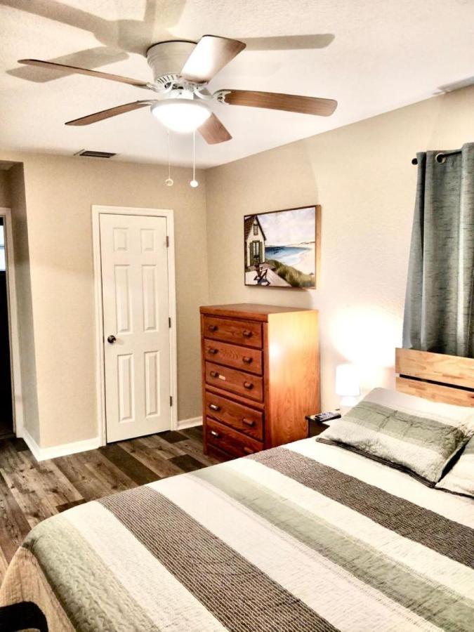 Two Fully Equipped Apartments And A Studio 5 Miles From The Beach St. Petersburg Kültér fotó