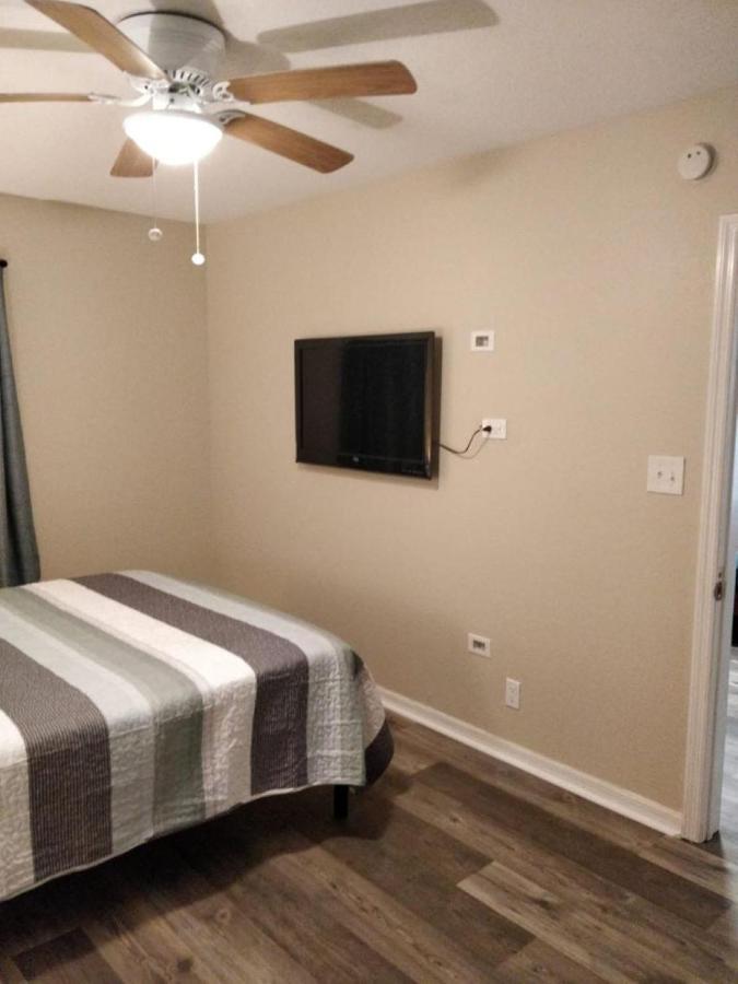 Two Fully Equipped Apartments And A Studio 5 Miles From The Beach St. Petersburg Kültér fotó