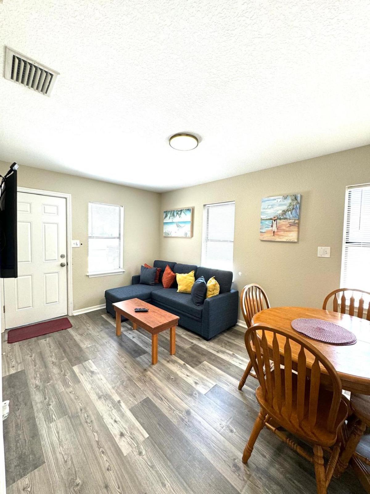 Two Fully Equipped Apartments And A Studio 5 Miles From The Beach St. Petersburg Kültér fotó